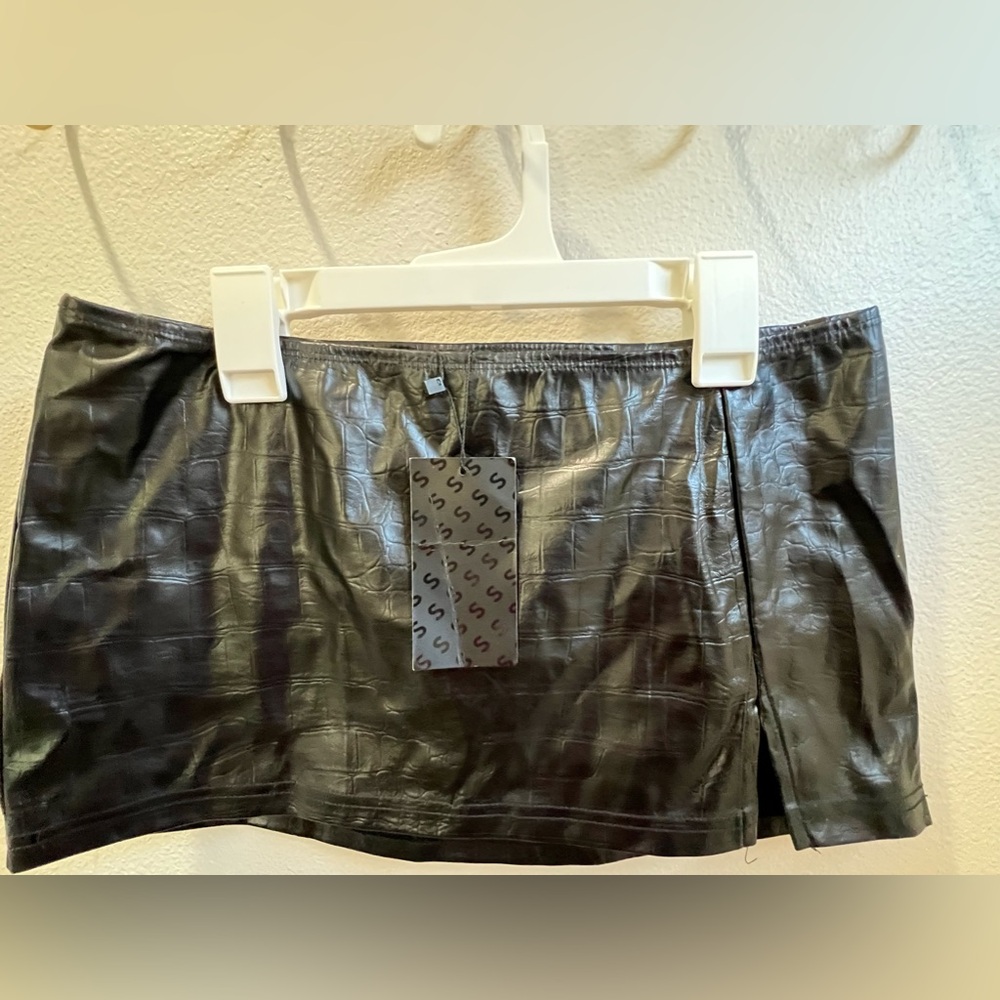 SHEIN black mini skirt crocodile print with a slit size S. New with‎ tags.
